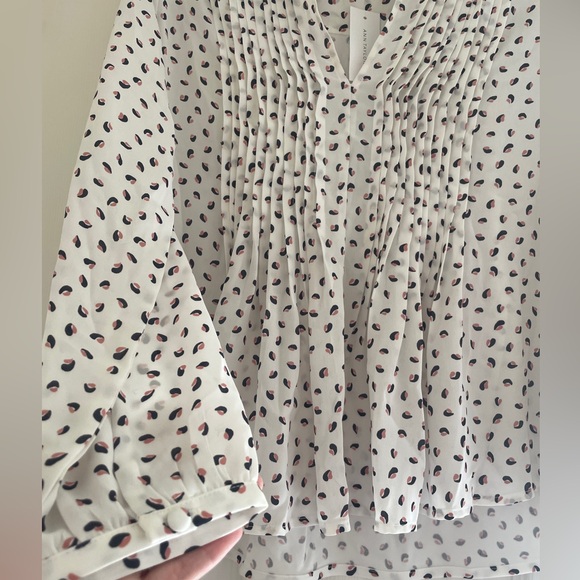 Ann Taylor White Pattern Blouse - Picture 4 of 4